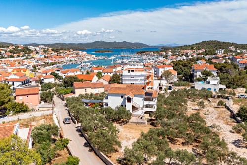 Apartments by the sea Jezera Murter - 798 Jezera