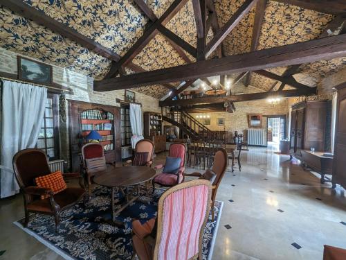 Charmante villa avec cheminée, jardin privé et à proximité des lacs de Langres. - FR-1-611-27 (Villa spacieuse avec jardin prive, proche vignobles et lacs – 4 chambres, cheminee, equipement bebe ) in Vaux Sous Aubigny