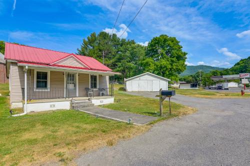 . Cozy Tazewell Home w/ Grill on Back of the Dragon!