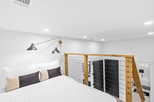 Legacy Nashville-Skyline Views-1 Mile to Broadway-Free Private Parking in Nashville, USA