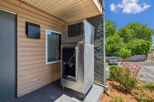 Knights Inn Nashville Antioch - image 6