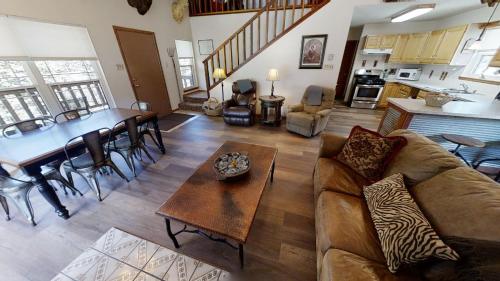 Whispering Pines - On the River - Great Views - Satellite - WiFi - Great Outdoor Deck! in Red River, USA