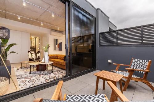 Bohemian Oasis Heart Of Prahran Near Greville St in Prahran