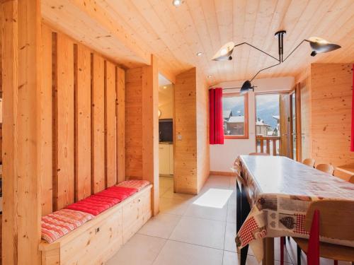 Chalet 4 chambres, proche pistes, parking, pour 8 personnes - FR-1-566-67 in Meribel Village