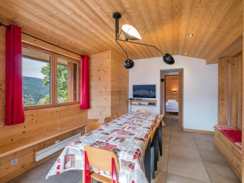 Chalet 4 chambres, proche pistes, parking, pour 8 personnes - FR-1-566-67 in Meribel Village