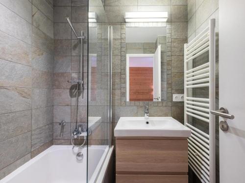 Chalet 4 chambres, proche pistes, parking, pour 8 personnes - FR-1-566-67 in Meribel Village