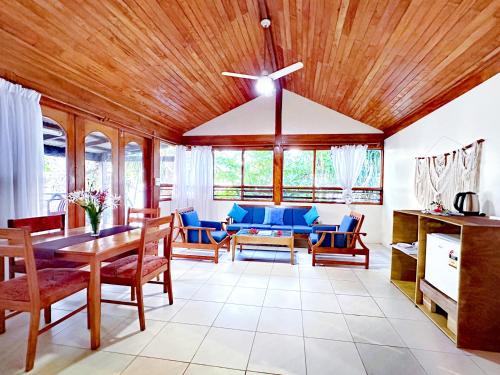 One-Bedroom Bungalow with Ocean View  image 10