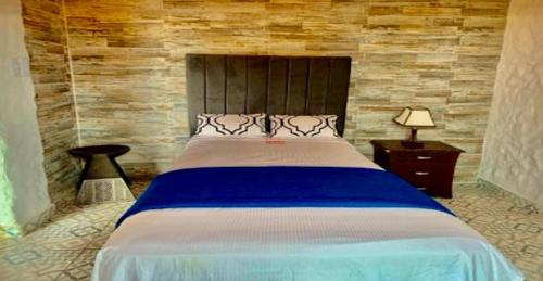 1 double bed, 2 twin beds