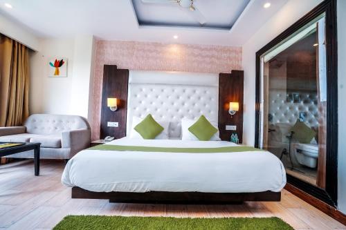 AN Resort Mashobra !! balcony view rooms !! parking !! open terrace !! playing zone !! FREE BONFIRE