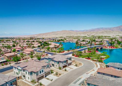 The Desert Social - Firepit, Spa, Pool, Game Room in Indio, USA