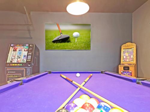 The Desert Social - Firepit, Spa, Pool, Game Room in Indio, USA