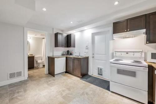 Private 1 bedroom in Brookswood in Langley, Canada