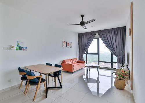Exterior view, Southkey 2BR · 5-6 PAX · Pool · Free Parking · Mid Valley & CIQ JB in Stulang Bahru