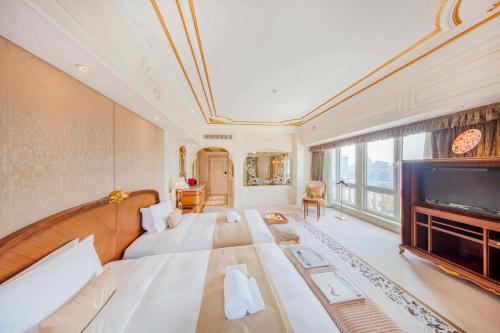 room detail thumbnail 1