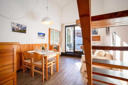 Apartment with Mountain View