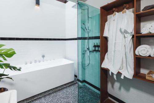 Baanrongmai Canal Front