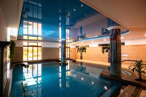 Swimming pool, Hotel Golden Palace in God