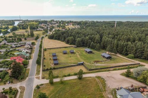 周邊環境, Dzintarmāja (Dzintarmaja) in 帕維洛斯塔