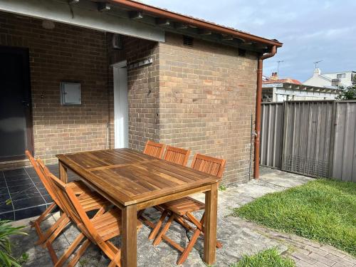 Charming 3 Bedroom on the edge of Downtown Glebe - image 10