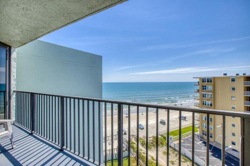 New Updated Ocean view Top Floor Pool Trillium 802 in New Smyrna Beach, USA