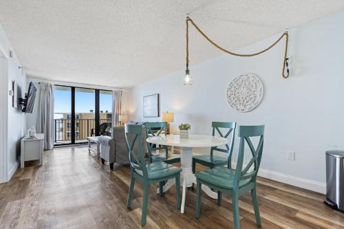 New Updated Ocean view Top Floor Pool Trillium 802 in New Smyrna Beach, USA
