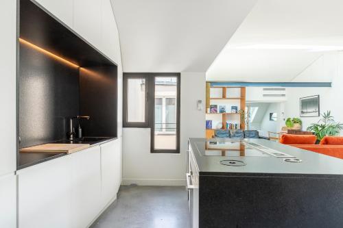 Luxury Flat with AC La-verrère-du-paradis, Paris (photo 10)
