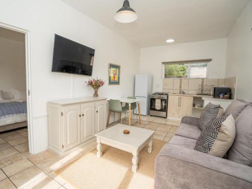 2 twin beds, 1 sofa bed