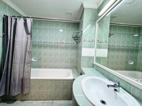Deluxe Double Room image 3