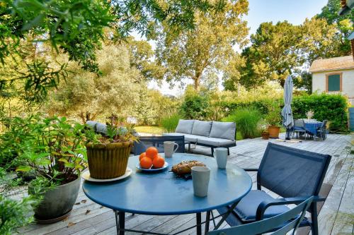 Villa traditionnelle au coeur du bois de la chaise