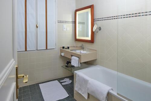 Le Relais Montmartre - image 11