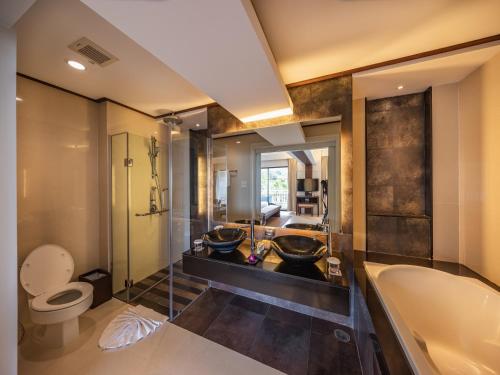 room detail thumbnail 2