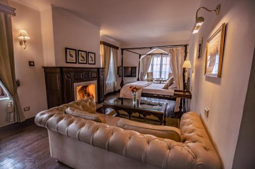 1 queen bed, 1 sofa bed