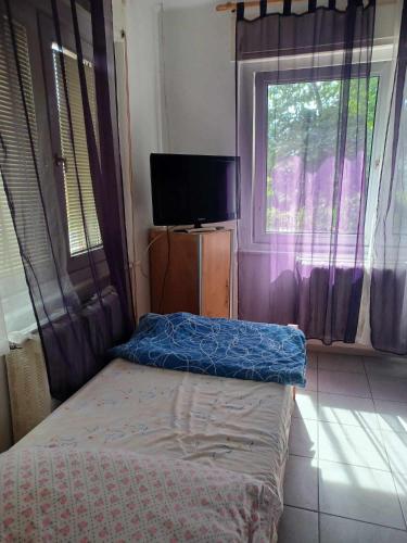 1 double bed, 2 twin beds