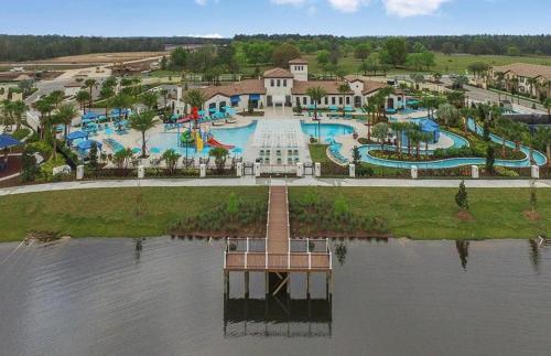 Resort Townhome w/PRIVATE Pool & BBQ, near Disney!