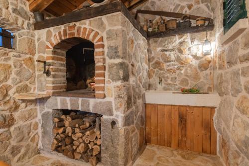 Iekārtas, Villa Old House I Hot tub and pool, near Imotski in Šumet