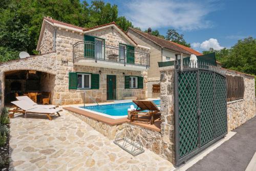 Viesnīcas āriene, Villa Old House I Hot tub and pool, near Imotski in Šumet