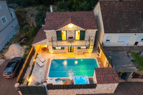 Viesnīcas āriene, Villa Old House I Hot tub and pool, near Imotski in Šumet