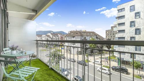 ระเบียง/ชานเรือน, Homey Garden - Parking Gratuit, Balcon, Proche Tram, Netflix in อาบิลิ