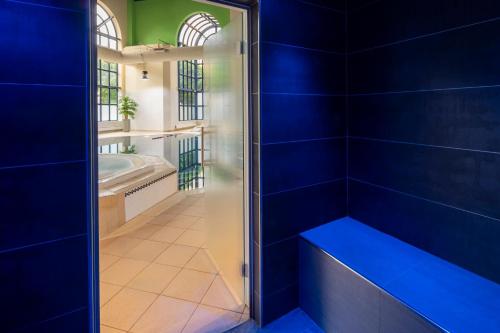 Crowne Plaza Leeds an IHG Hotel - image 13