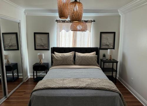 Cozy and Spacious Duplex in Los Angeles, USA