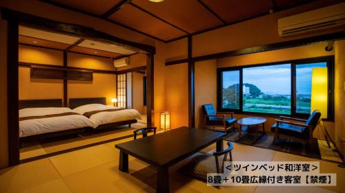 room detail thumbnail 1