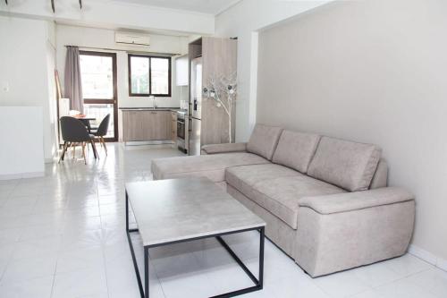 Modern apt in heart of Paleo Faliro - image 4