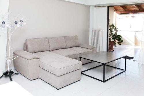 Modern apt in heart of Paleo Faliro - image 3