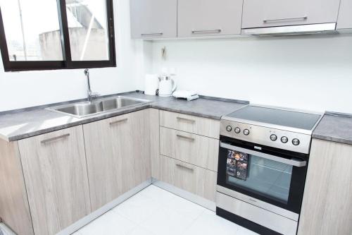 Modern apt in heart of Paleo Faliro - image 9