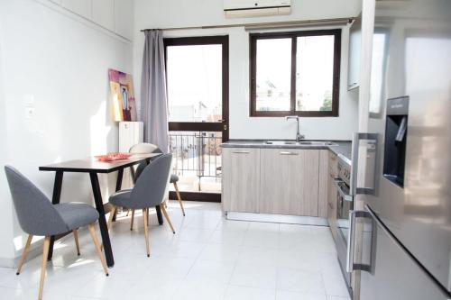 Modern apt in heart of Paleo Faliro - image 11