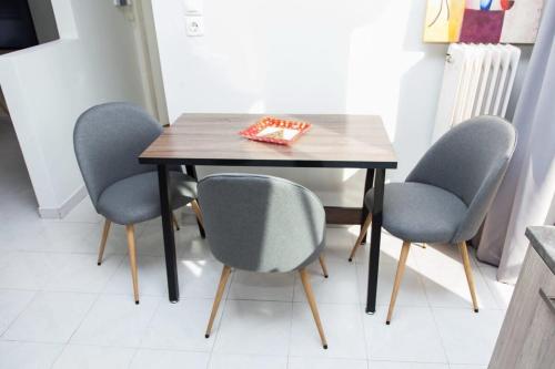 Modern apt in heart of Paleo Faliro - image 12