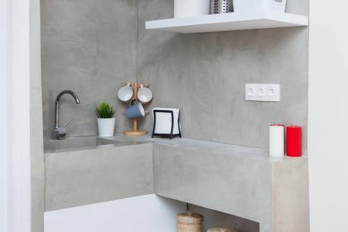 Cute Studio Located in the Vibrant Kolonaki District of Athens - image 12