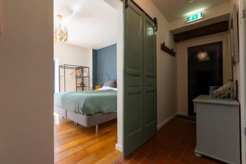 1 queen bed