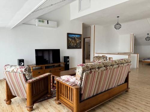 2 bedrooms, 4 beds