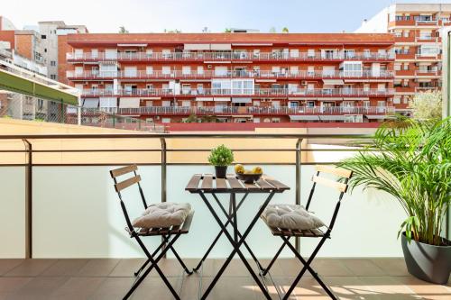 Two-Bedroom Apartment with Balcony and Terrace image 6